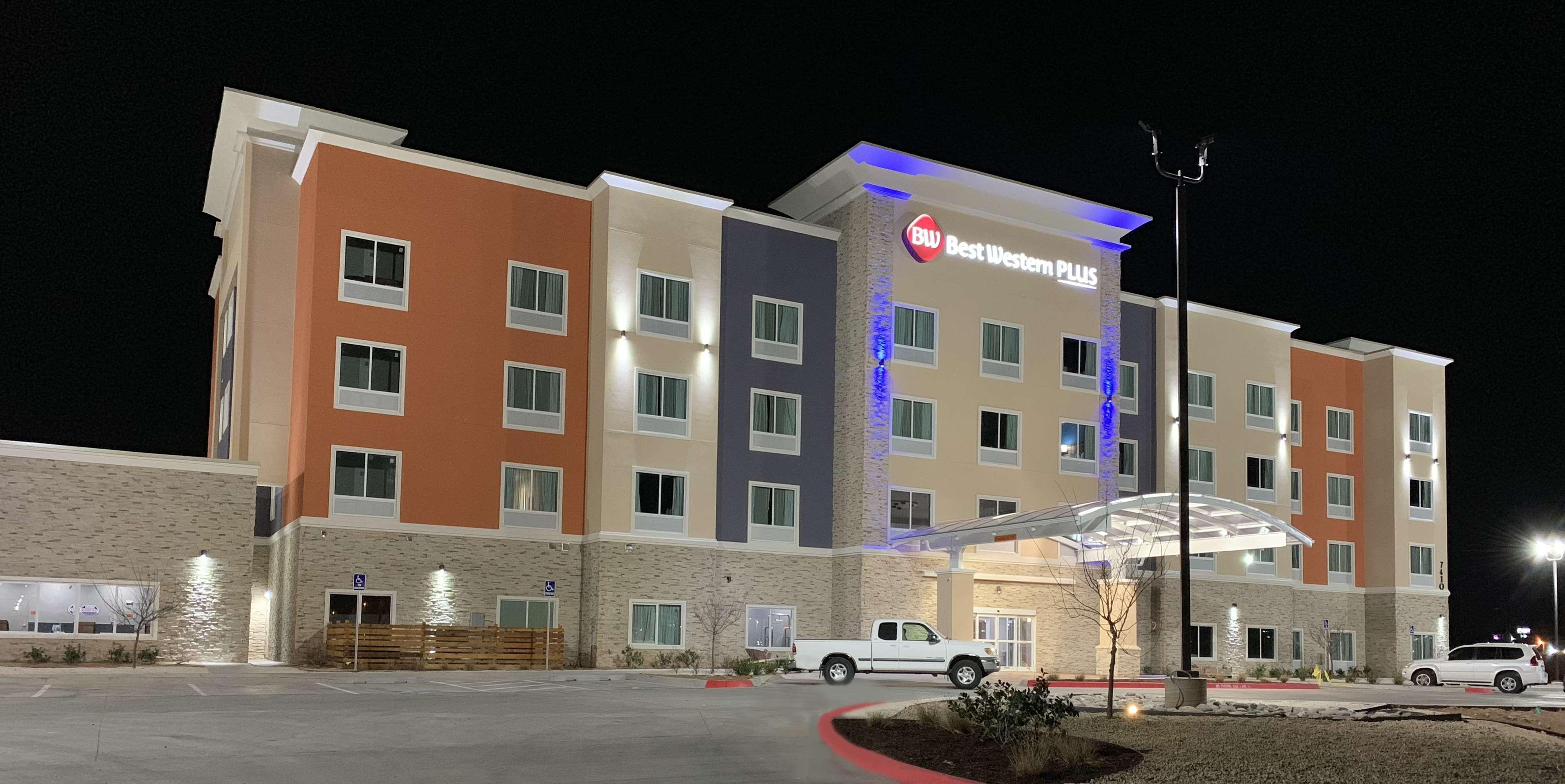 Best Western Plus Coweta'S 1St Hotel Bagian luar foto