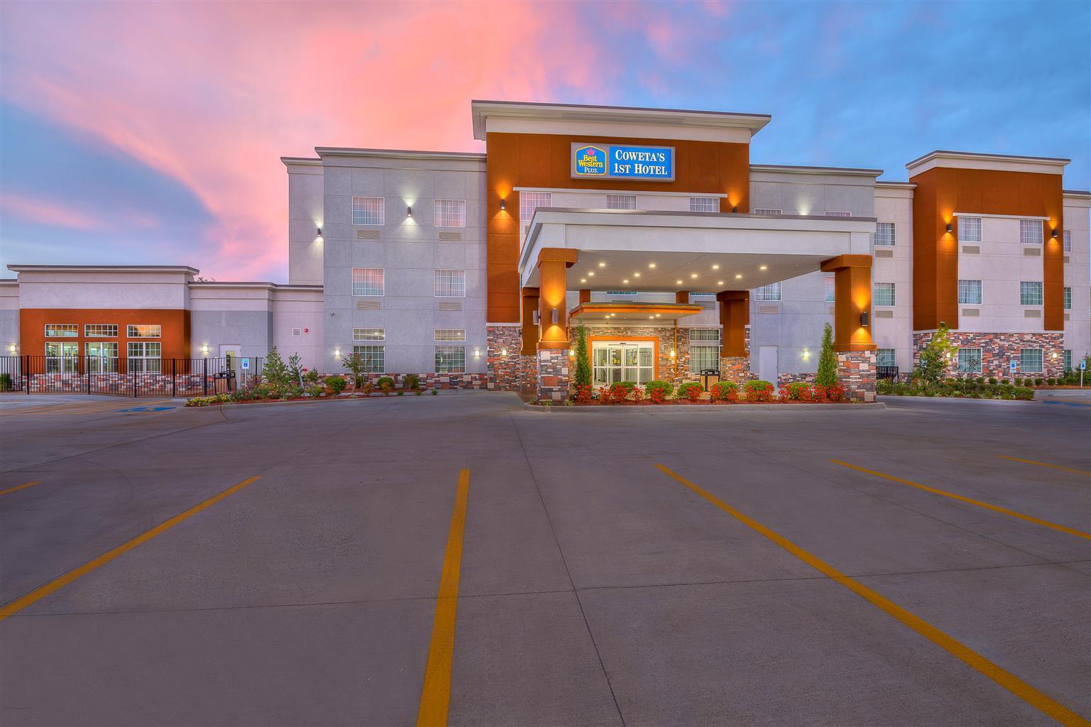 Best Western Plus Coweta'S 1St Hotel Bagian luar foto