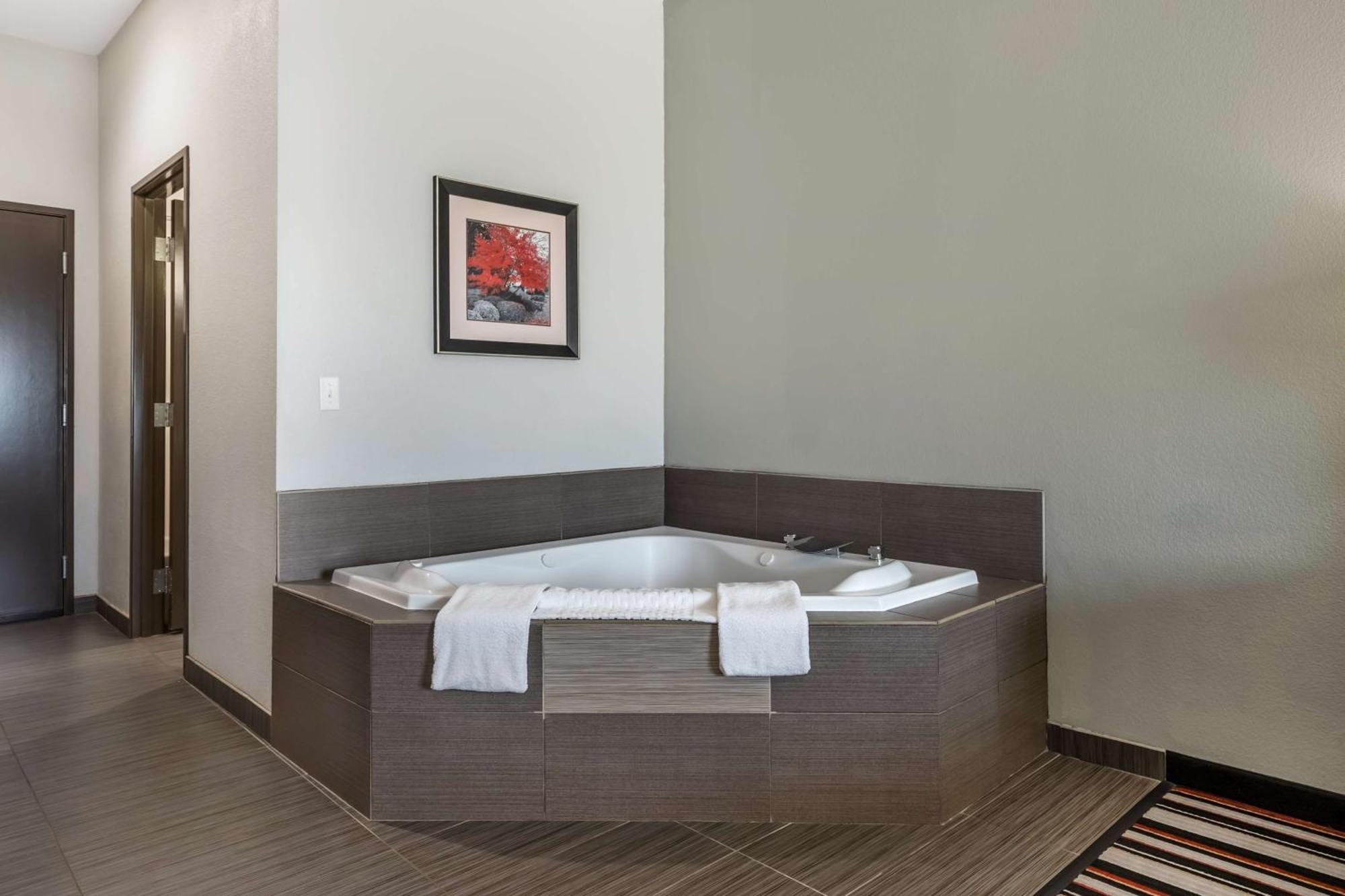 Best Western Plus Coweta'S 1St Hotel Bagian luar foto