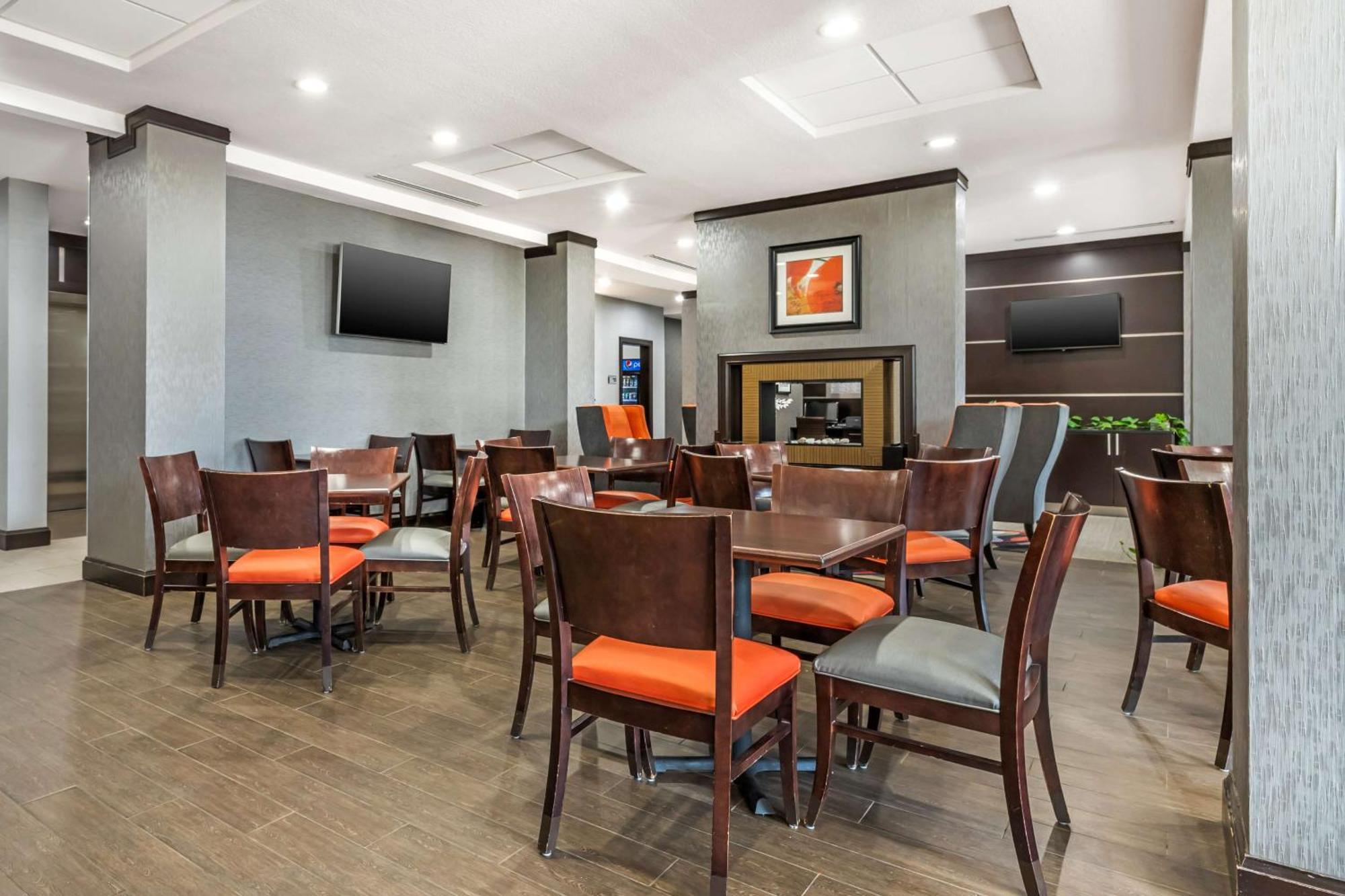 Best Western Plus Coweta'S 1St Hotel Bagian luar foto
